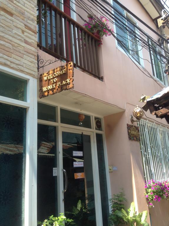 Honey Place Guesthouse,Special Rate For Long Stay Bangkok Exterior photo